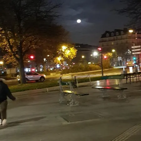 Immeuble Cours De Vincennes 营地 *